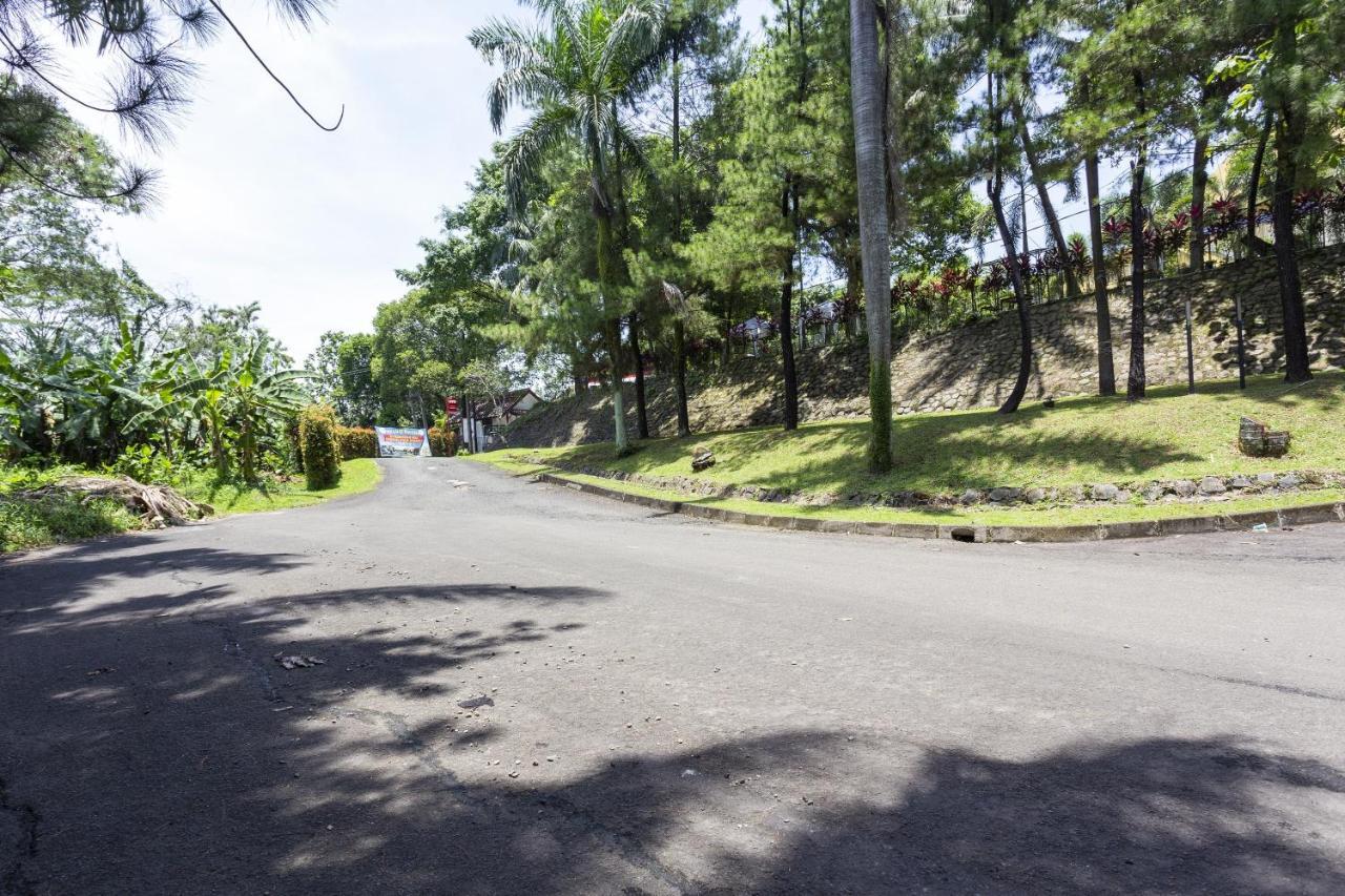 Oyo 883 Pavo Resort Bogor Exterior photo